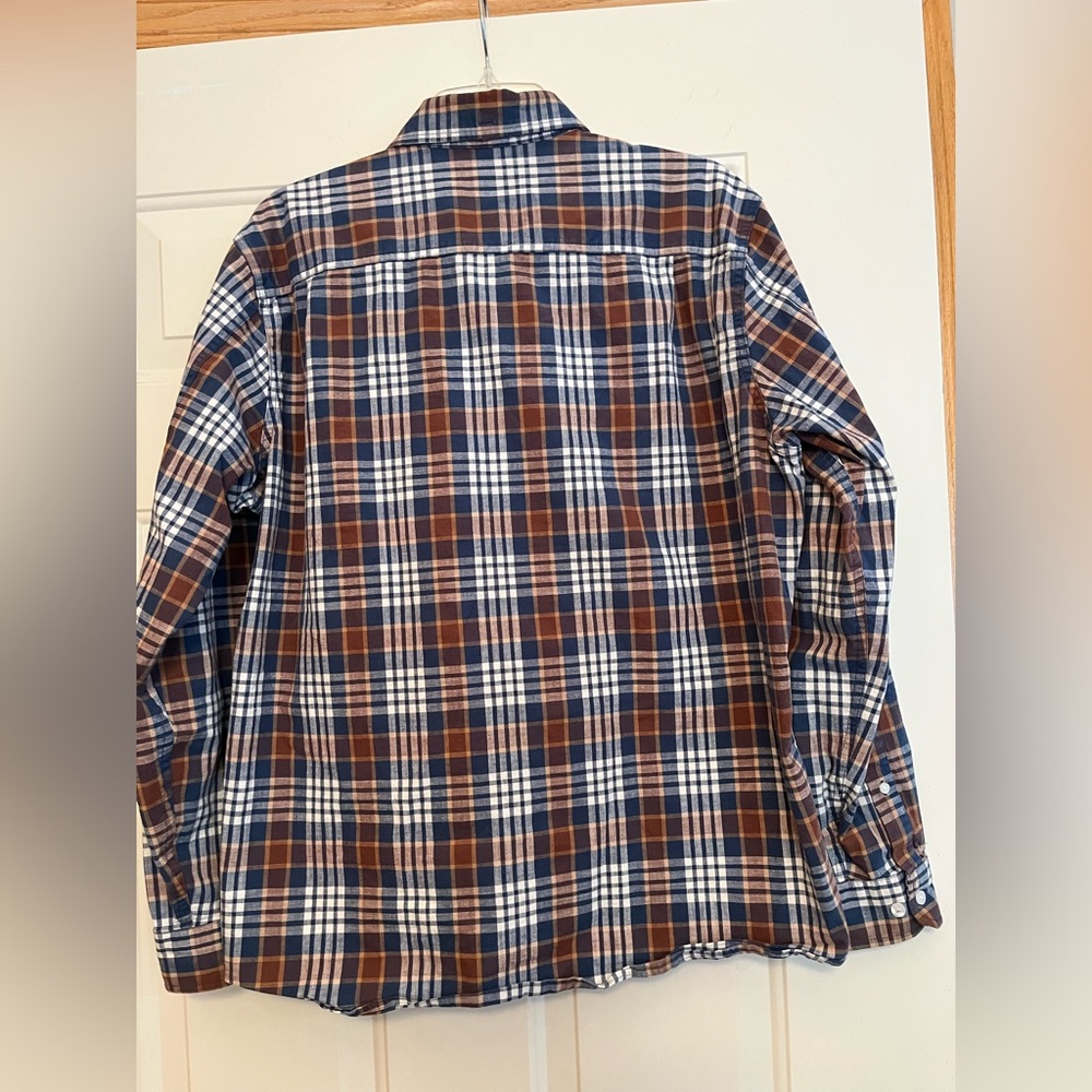 L.L. Bean men’s untuck slightly fitted cotton chambray button down shirt. Large - Picture 2 of 9